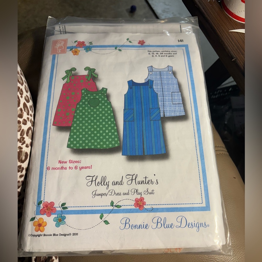 6m-6yrsBonnie Blue Designs Holly & Hunter's Jumper/Dress Play Suit pattern.